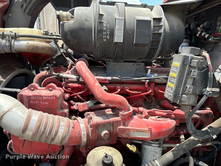 image for item NQ9622 2014 Kenworth T660 semi truck