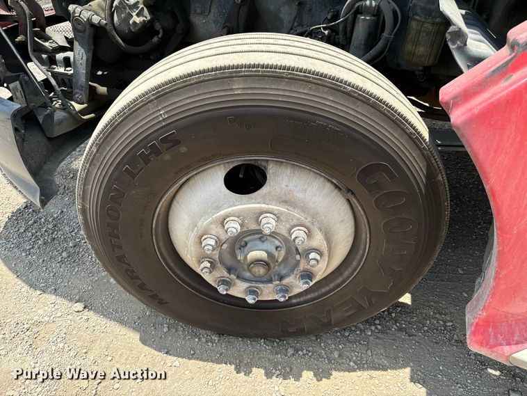 image for item NQ9622 2014 Kenworth T660 semi truck