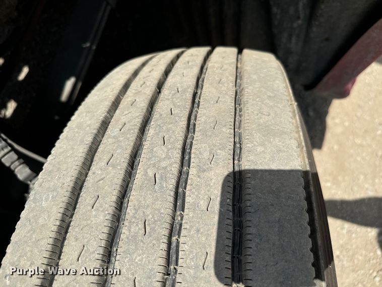 image for item NQ9622 2014 Kenworth T660 semi truck