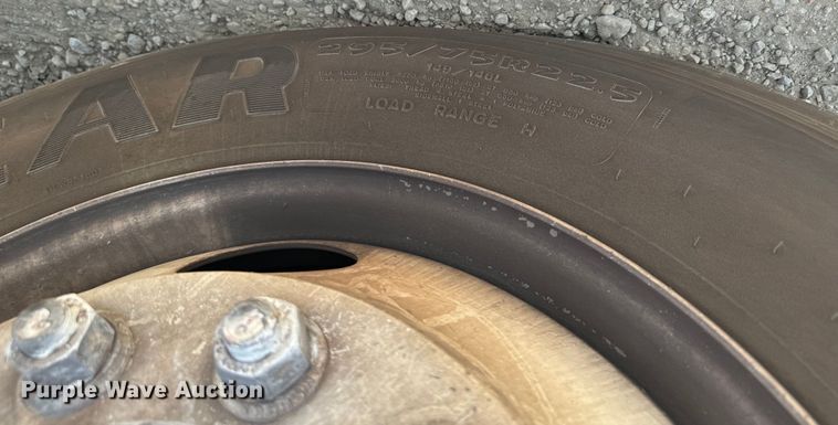 image for item NQ9622 2014 Kenworth T660 semi truck