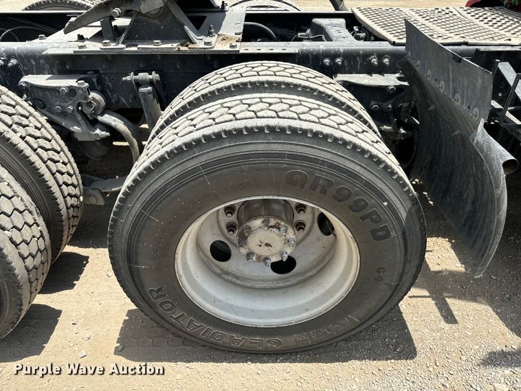 image for item NQ9622 2014 Kenworth T660 semi truck