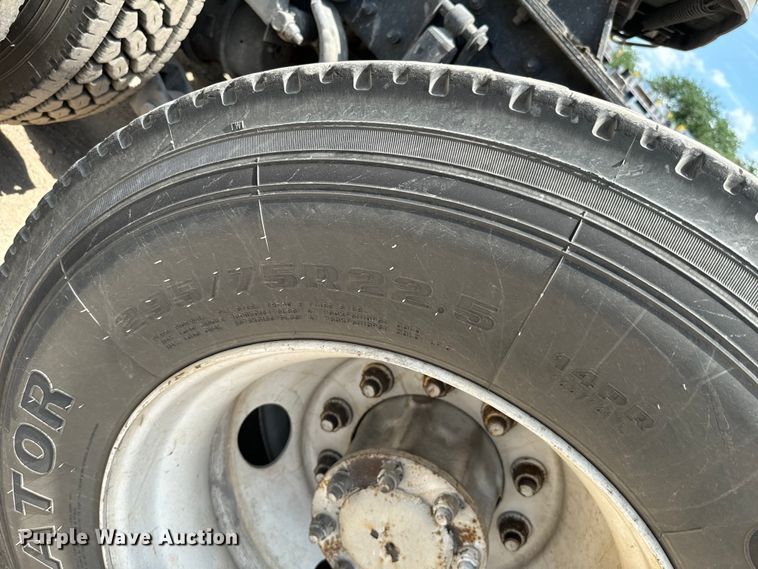 image for item NQ9622 2014 Kenworth T660 semi truck