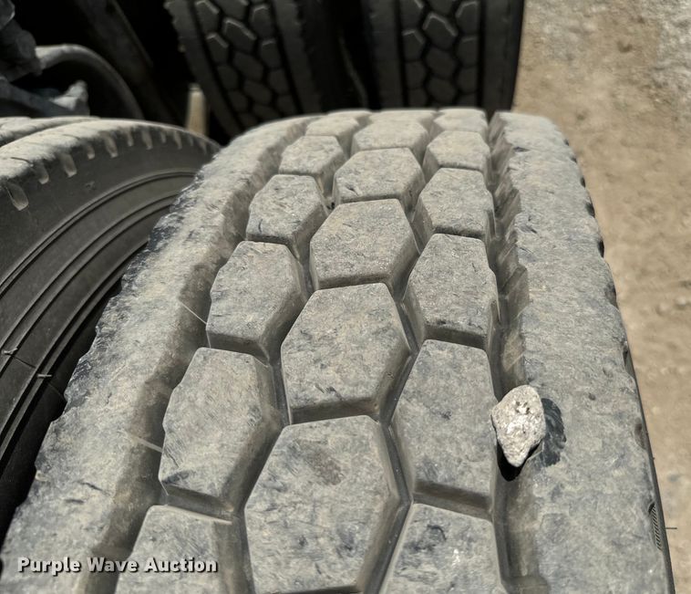 image for item NQ9622 2014 Kenworth T660 semi truck