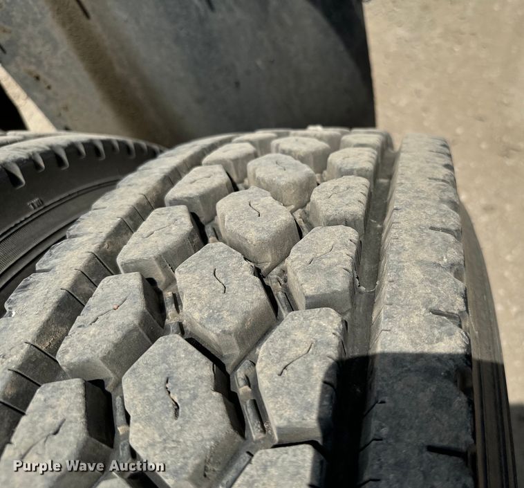 image for item NQ9622 2014 Kenworth T660 semi truck