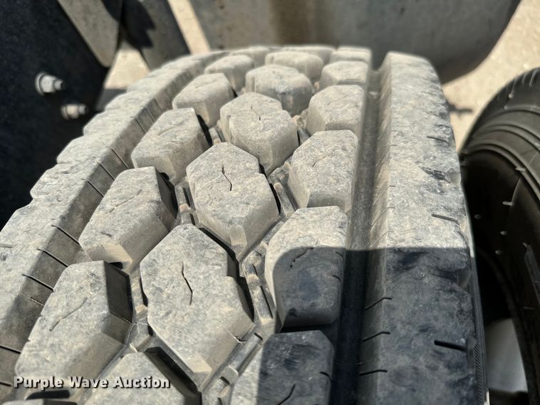 image for item NQ9622 2014 Kenworth T660 semi truck