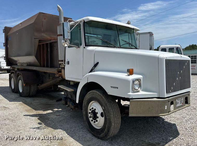 image for item NR9980 1996 Volvo  WGM roll-off container truck