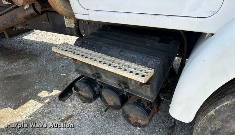 image for item NR9980 1996 Volvo  WGM roll-off container truck