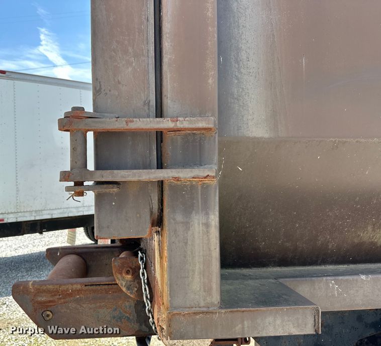 image for item NR9980 1996 Volvo  WGM roll-off container truck