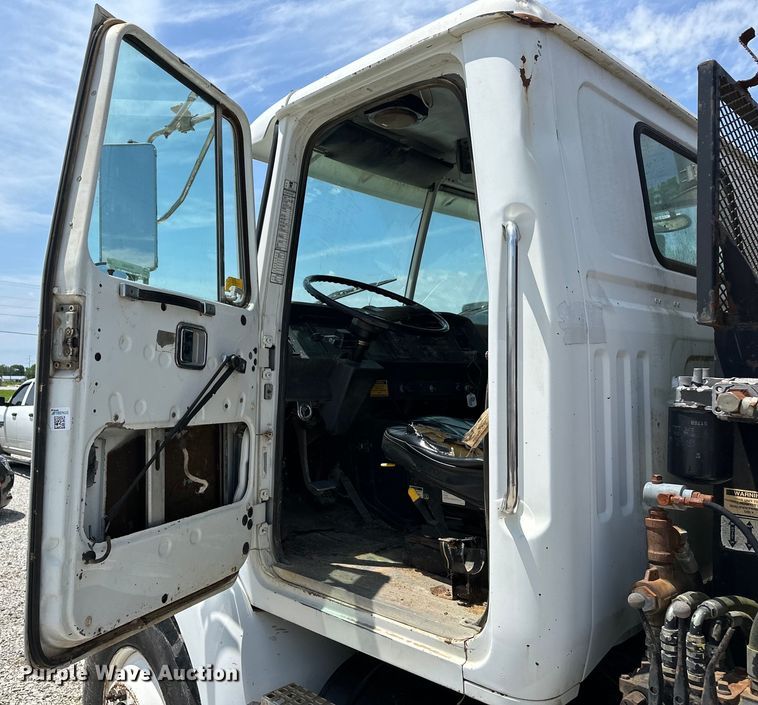 image for item NR9980 1996 Volvo  WGM roll-off container truck