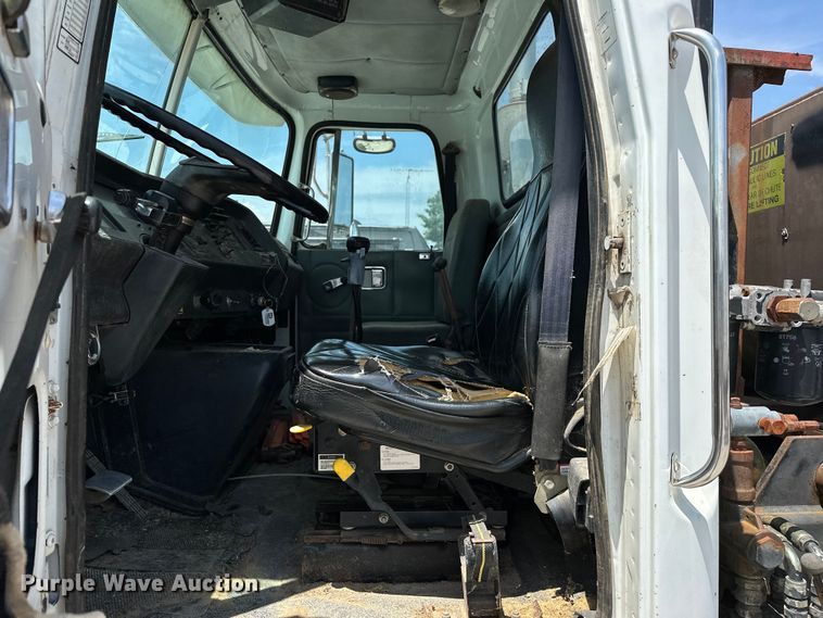 image for item NR9980 1996 Volvo  WGM roll-off container truck