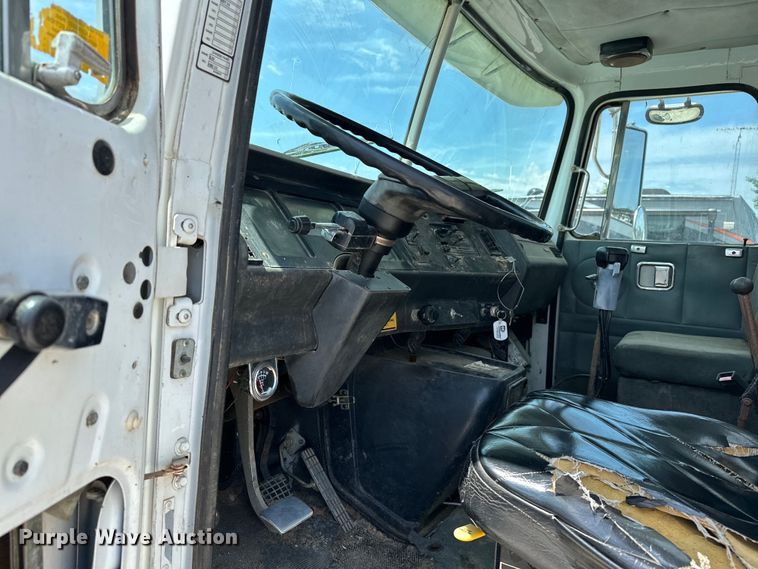 image for item NR9980 1996 Volvo  WGM roll-off container truck