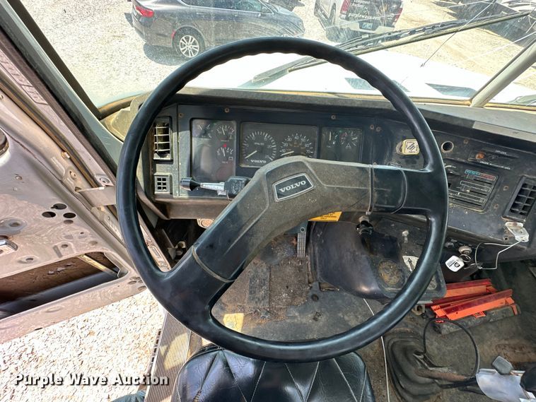 image for item NR9980 1996 Volvo  WGM roll-off container truck