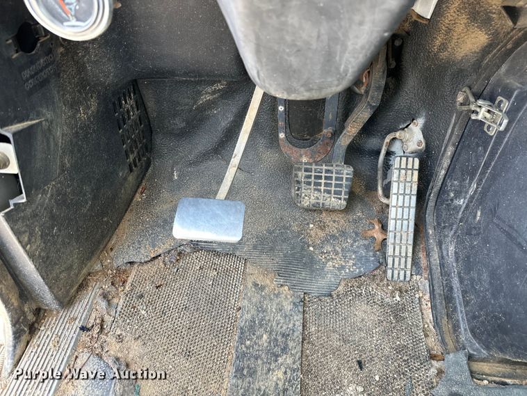 image for item NR9980 1996 Volvo  WGM roll-off container truck