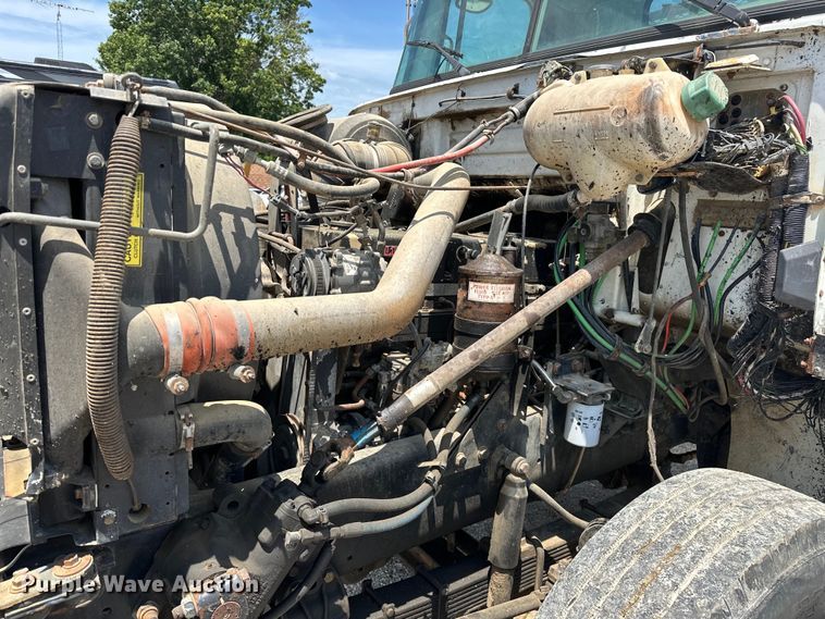 image for item NR9980 1996 Volvo  WGM roll-off container truck