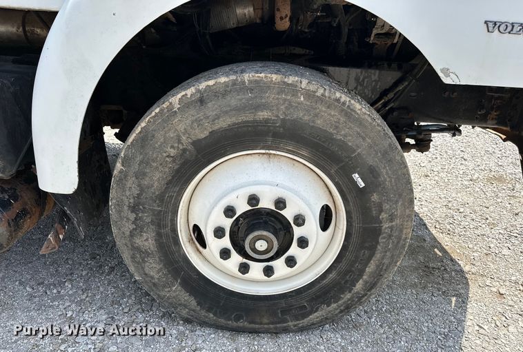 image for item NR9980 1996 Volvo  WGM roll-off container truck