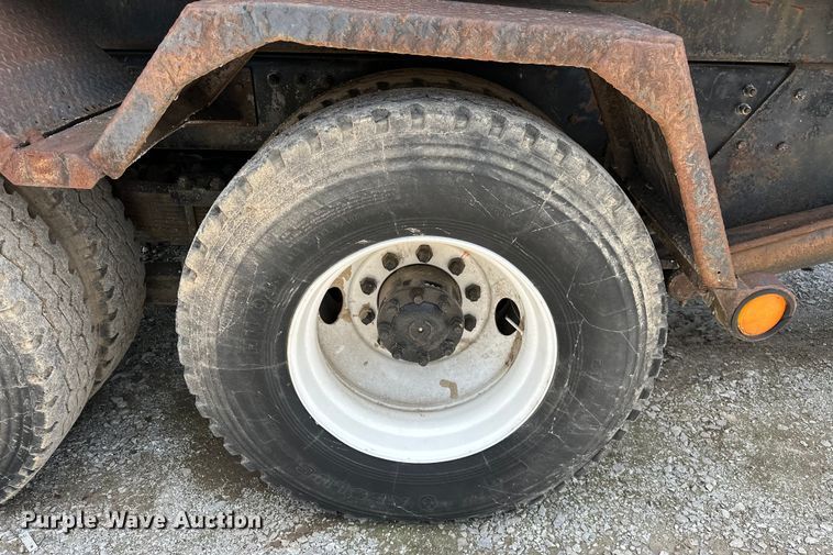 image for item NR9980 1996 Volvo  WGM roll-off container truck