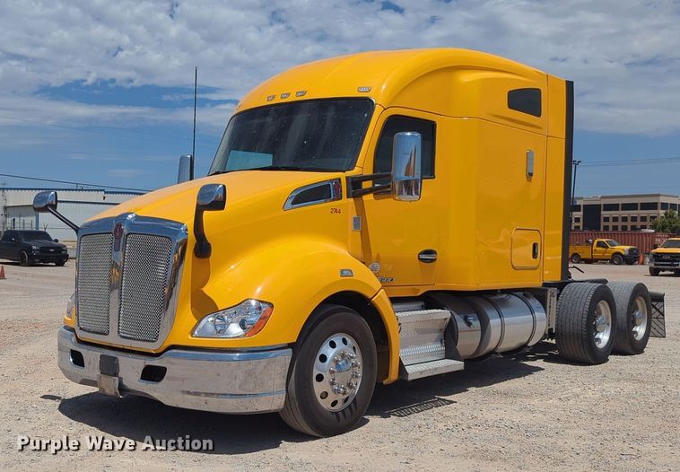 image for item NW9510 2020 Kenworth  T680 semi truck
