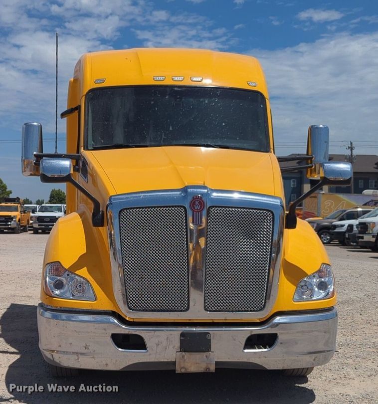 image for item NW9510 2020 Kenworth  T680 semi truck