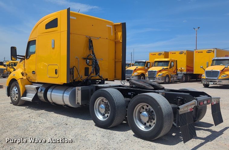 image for item NW9510 2020 Kenworth  T680 semi truck