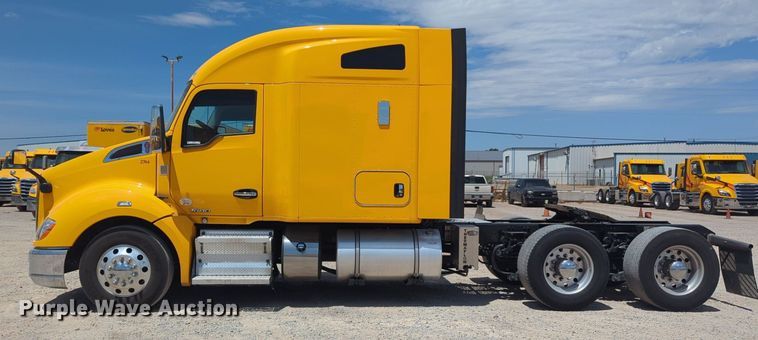 image for item NW9510 2020 Kenworth  T680 semi truck