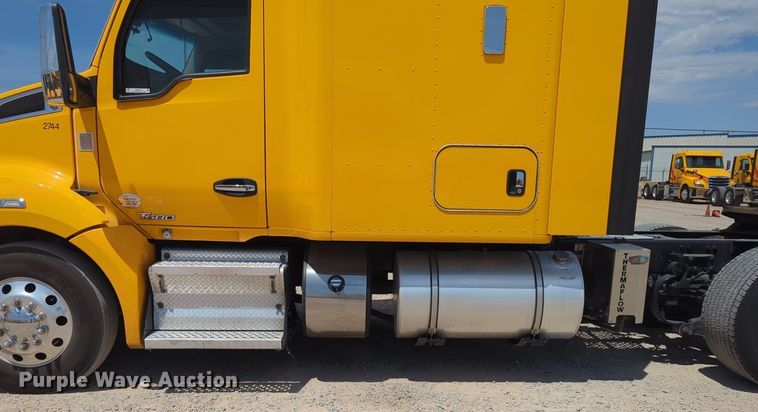 image for item NW9510 2020 Kenworth  T680 semi truck