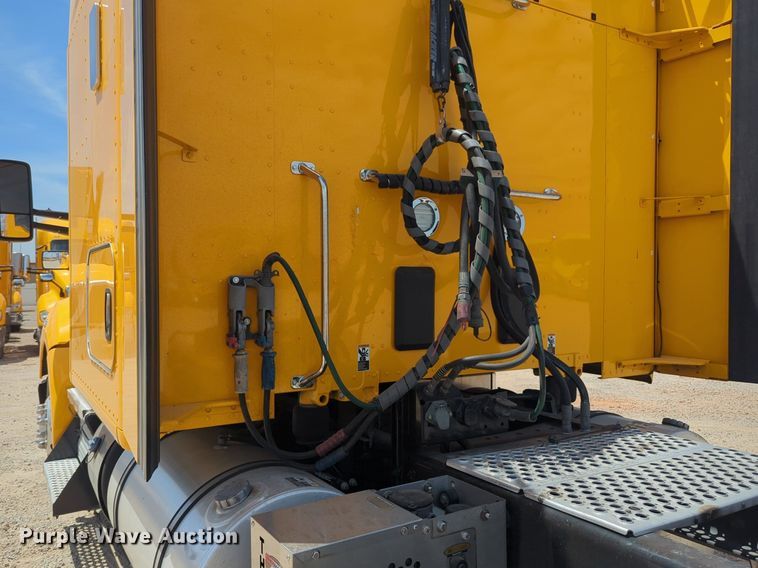 image for item NW9510 2020 Kenworth  T680 semi truck