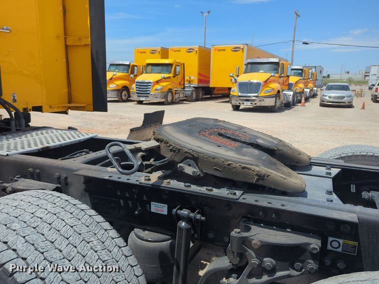 image for item NW9510 2020 Kenworth  T680 semi truck