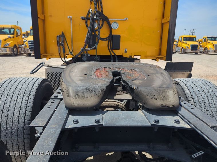 image for item NW9510 2020 Kenworth  T680 semi truck