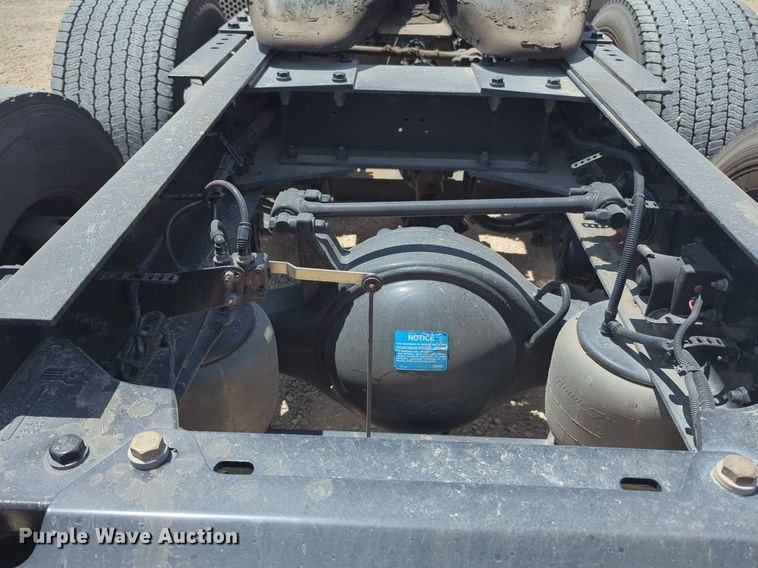 image for item NW9510 2020 Kenworth  T680 semi truck