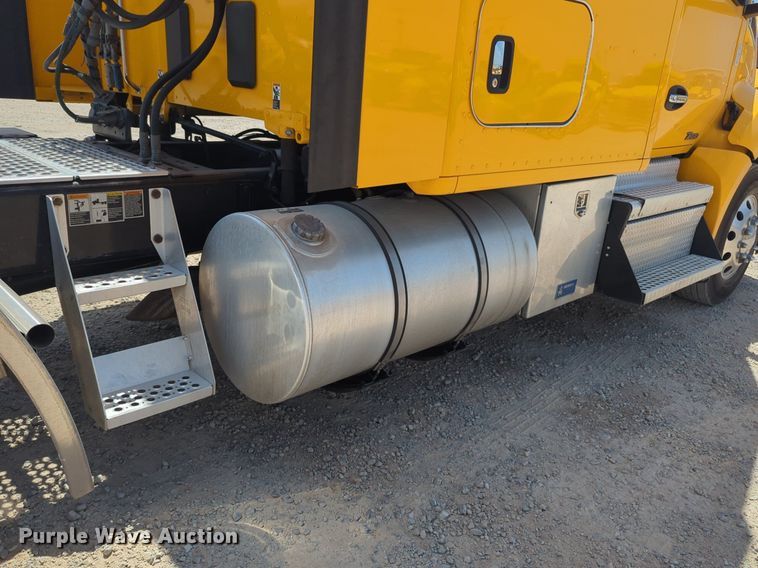 image for item NW9510 2020 Kenworth  T680 semi truck