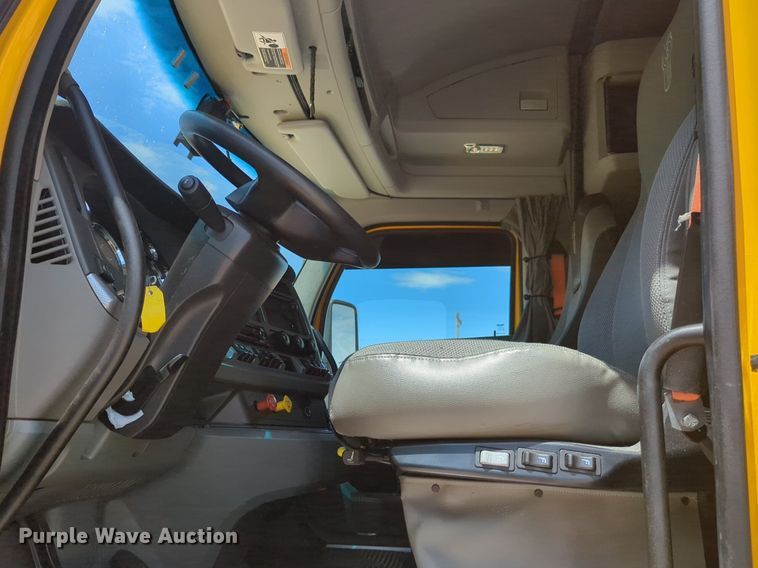 image for item NW9510 2020 Kenworth  T680 semi truck