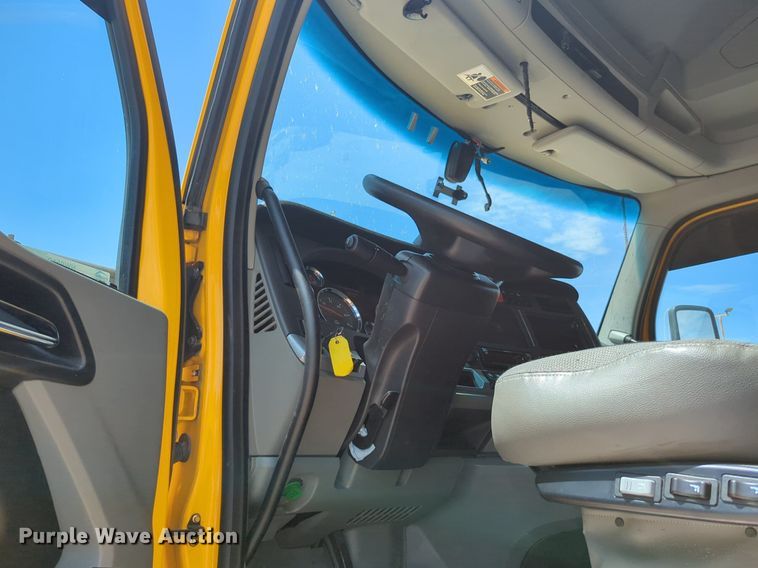 image for item NW9510 2020 Kenworth  T680 semi truck