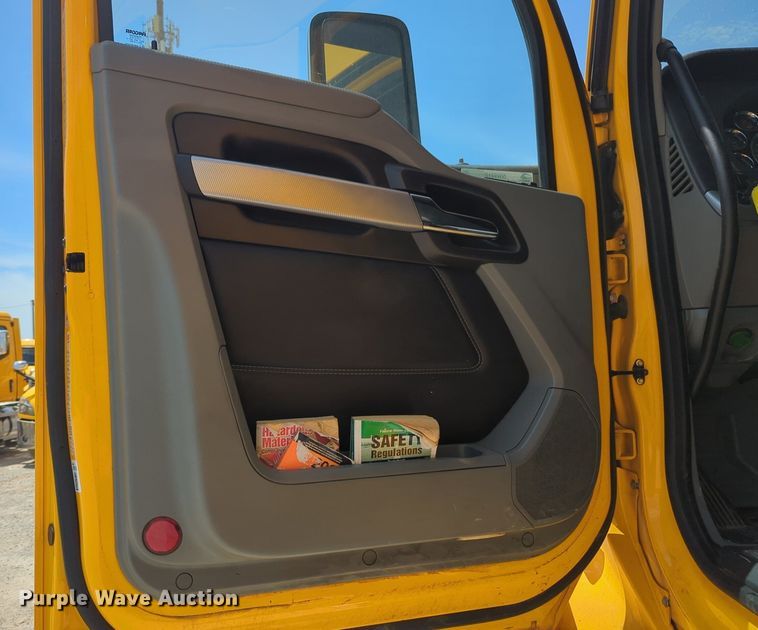 image for item NW9510 2020 Kenworth  T680 semi truck