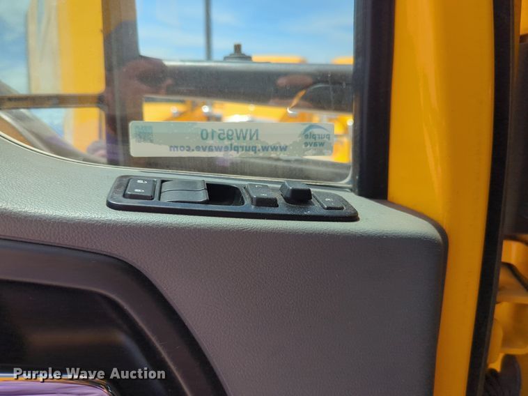 image for item NW9510 2020 Kenworth  T680 semi truck