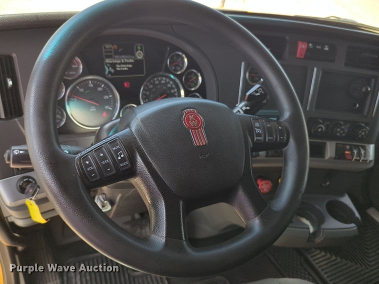 image for item NW9510 2020 Kenworth  T680 semi truck