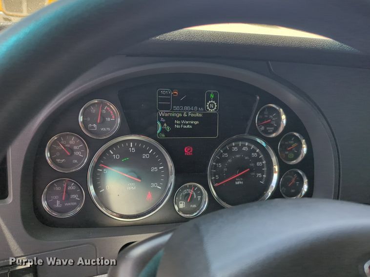 image for item NW9510 2020 Kenworth  T680 semi truck