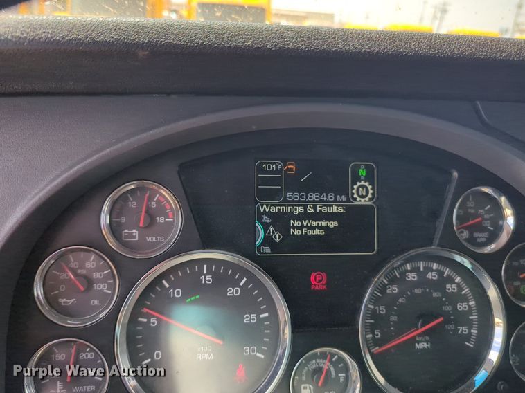 image for item NW9510 2020 Kenworth  T680 semi truck