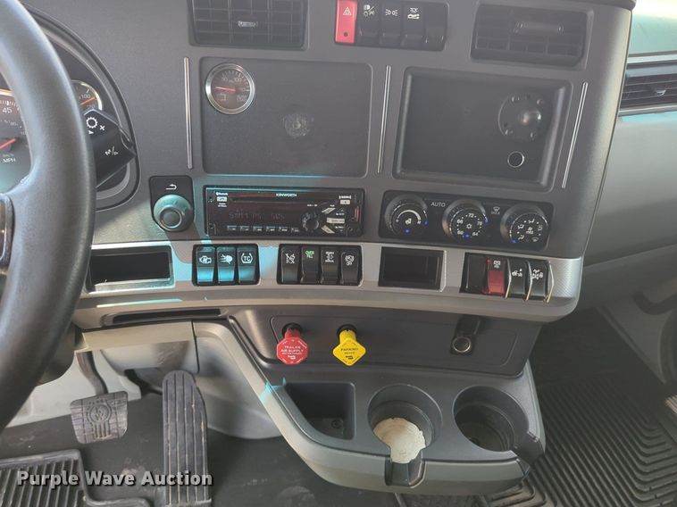 image for item NW9510 2020 Kenworth  T680 semi truck
