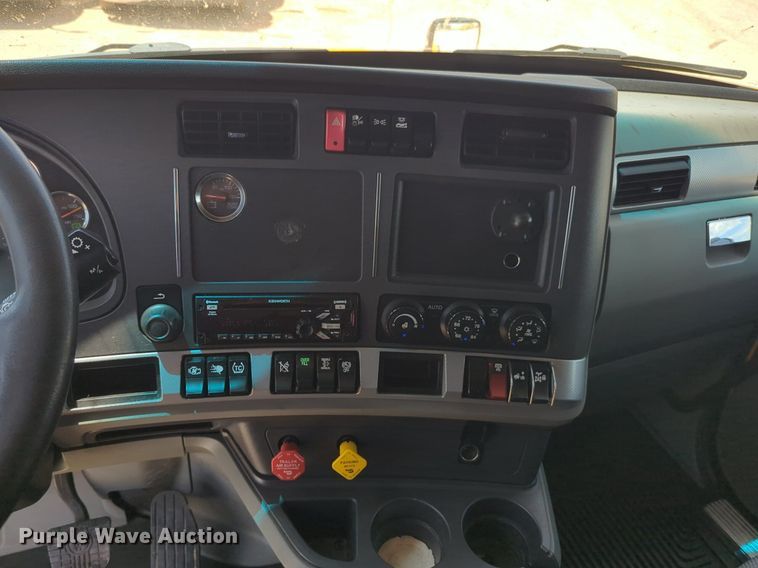 image for item NW9510 2020 Kenworth  T680 semi truck