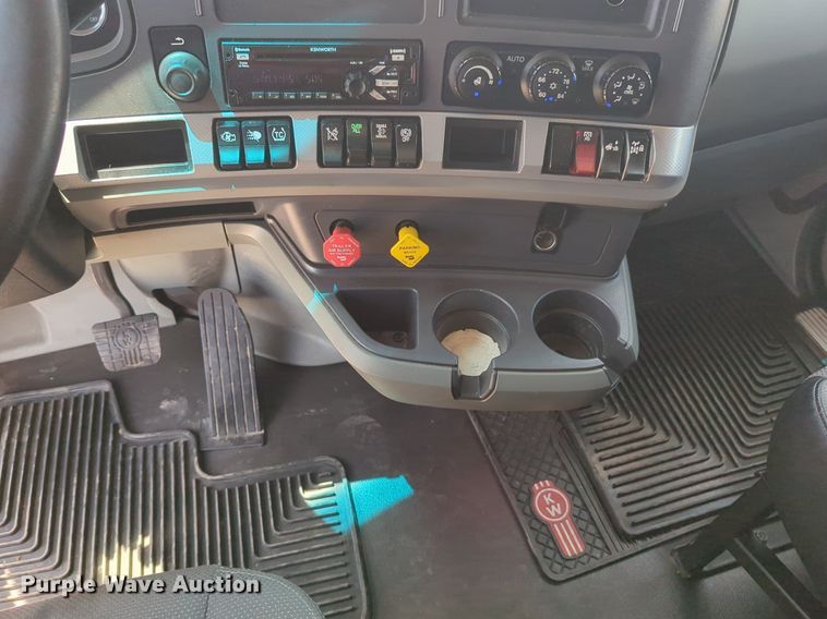 image for item NW9510 2020 Kenworth  T680 semi truck