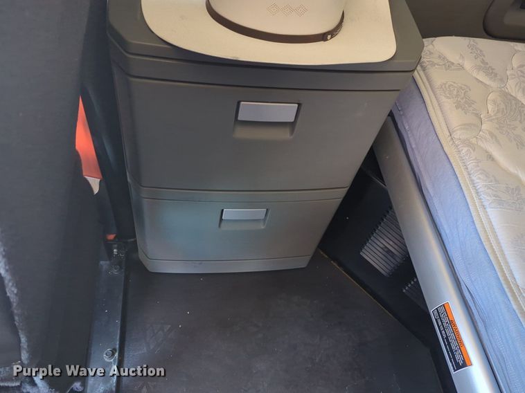 image for item NW9510 2020 Kenworth  T680 semi truck