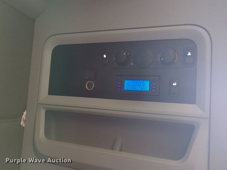 image for item NW9510 2020 Kenworth  T680 semi truck