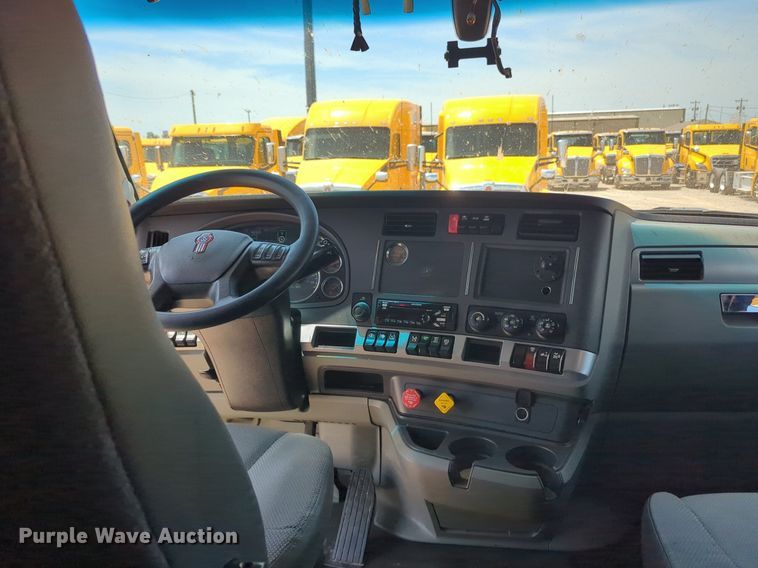 image for item NW9510 2020 Kenworth  T680 semi truck