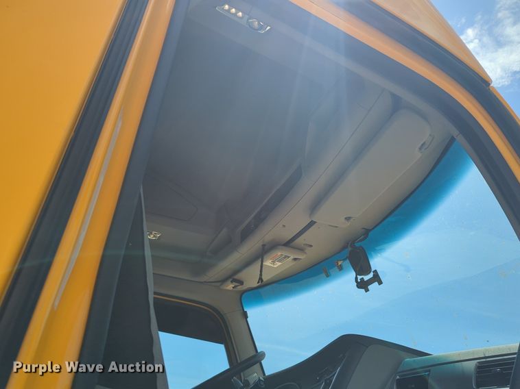 image for item NW9510 2020 Kenworth  T680 semi truck