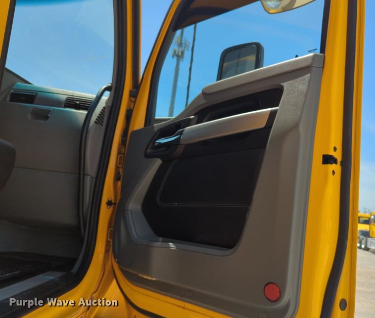 image for item NW9510 2020 Kenworth  T680 semi truck