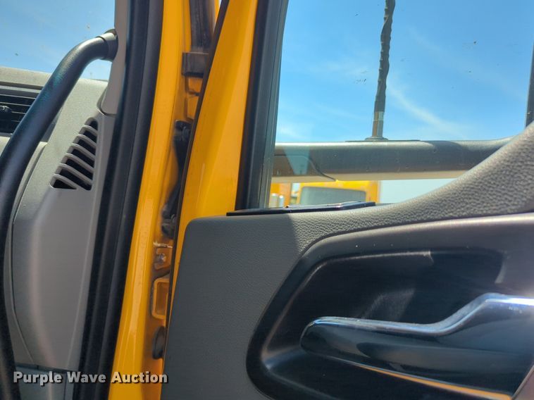 image for item NW9510 2020 Kenworth  T680 semi truck