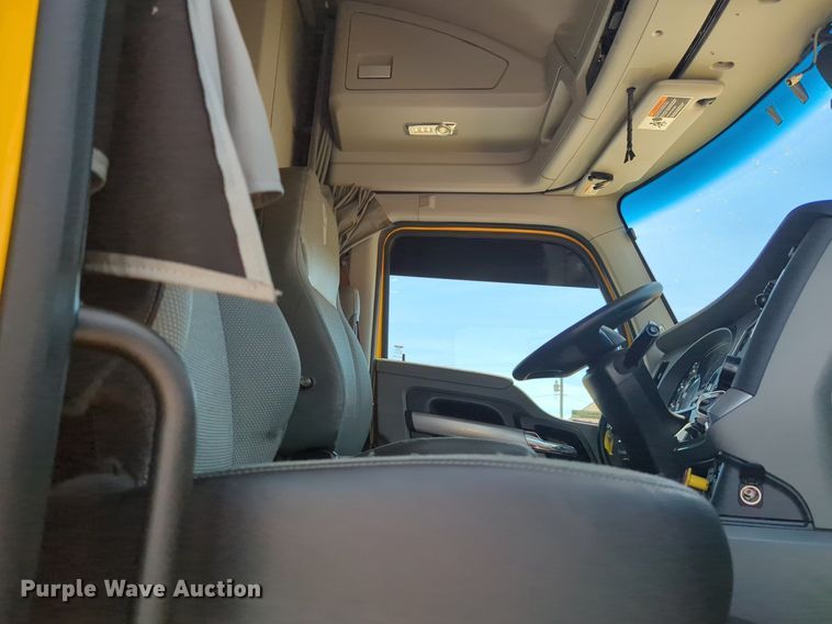 image for item NW9510 2020 Kenworth  T680 semi truck