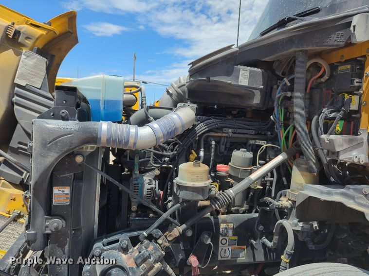 image for item NW9510 2020 Kenworth  T680 semi truck