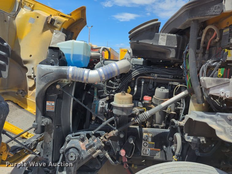 image for item NW9510 2020 Kenworth  T680 semi truck