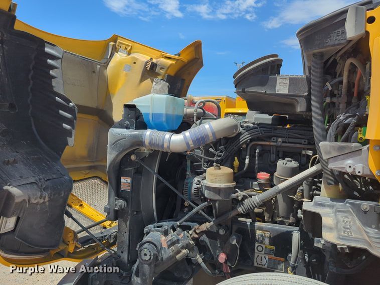 image for item NW9510 2020 Kenworth  T680 semi truck